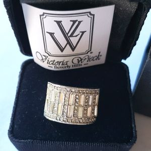 Victoria Wieck, size 6, wide band, stimulated diamonds. $50